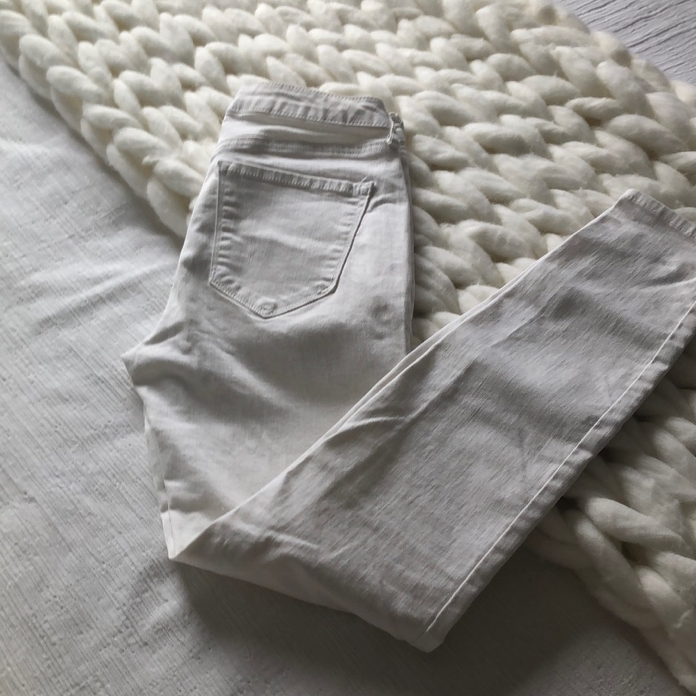 White skinny jeans
